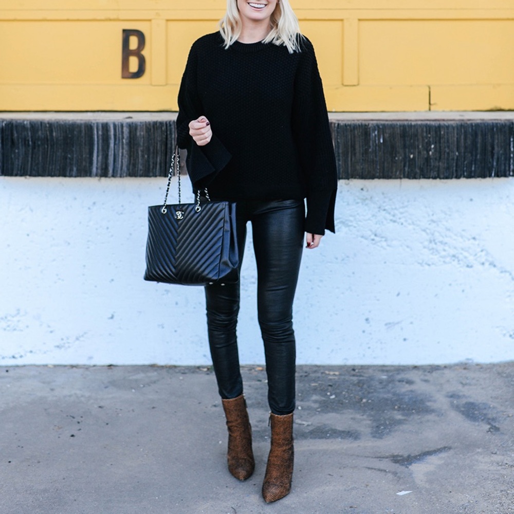 FRAME Le Skinny Lambskin Leather Pants in Black